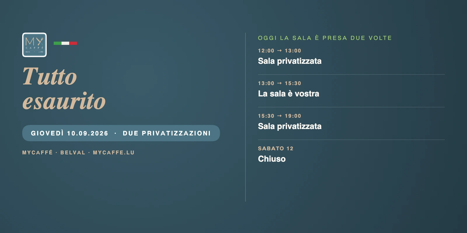 Immagine MyCaffé su fondo blu teal. Le parole Tutto esaurito in grande corsivo color sabbia e la frase Oggi la sala è presa due volte. Giovedì 10 settembre: sala privatizzata dalle 12:00 alle 13:00, aperta normalmente dalle 13:00 alle 15:30, privatizzata dalle 15:30 alle 19:00, e chiuso sabato 12.